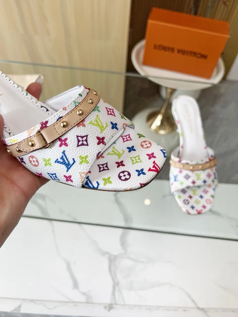 👟👟出厂价380👟👟  真皮底+30  LV35-43。 Heel height 5.5cm 35-43. Like a rubber sole. Genuine leather bottom +30